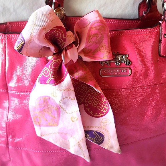COACH, Beautiful Pink 💗 Hobo  Purse/Bag with matching checkbook wallet. - Picture 5 of 16